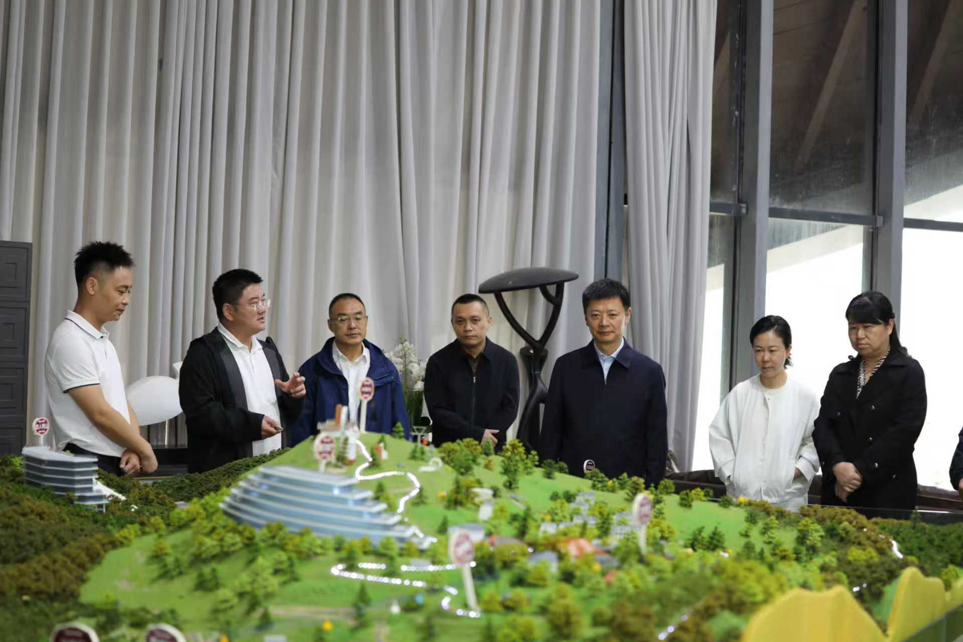 深入贯彻省委十二届七次全会精神 共绘高原旅游新蓝图——省J9九游会集团与雅安市委、市政府共同前往雅安市牛背山景区开展调研并现场办公